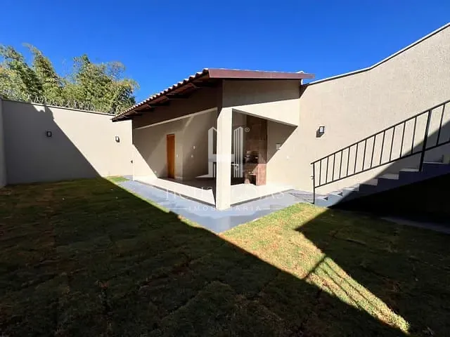 Casa com 306m² 3 quartos e 3 banheiros, à venda, no bairro Vila São Joaquim em Aparecida de Goiânia