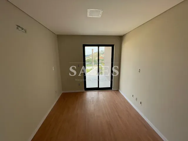 Casa com 280m² 4 quartos e 4 banheiros, à venda, no bairro São Pedro em Juiz de Fora
