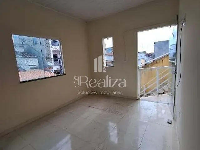 Casa 2 quartos e 1 banheiro, para alugar, no bairro Hernani Sá em Ilhéus