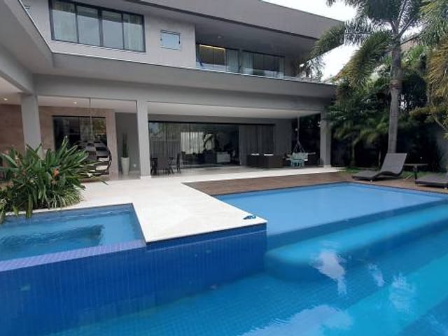 Casa com 760m² 5 quartos e 10 banheiros, à venda, no bairro Barra da Tijuca em Rio de Janeiro