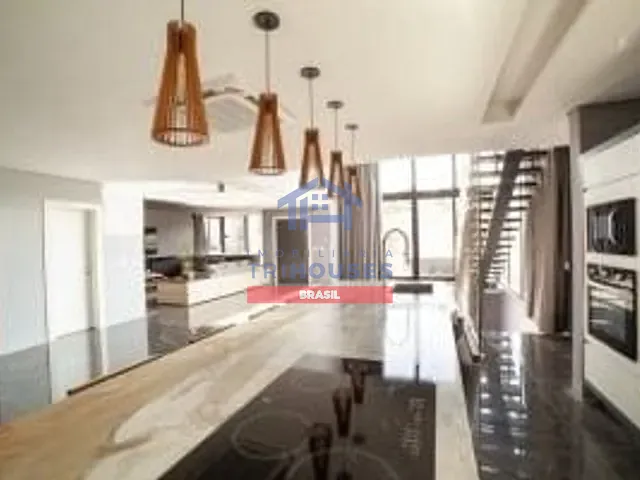 Casa 4 quartos e 6 banheiros, à venda, no bairro Campo Comprido em Curitiba