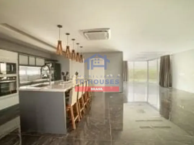 Casa 4 quartos e 6 banheiros, à venda, no bairro Campo Comprido em Curitiba