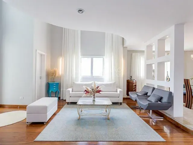 Casa com 295m² 4 quartos e 6 banheiros, à venda, no bairro Mercês em Curitiba