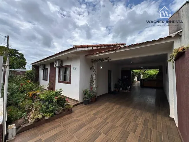 Casa com 300m² 3 quartos e 2 banheiros, à venda, no bairro Parque Tarumã em Maringá
