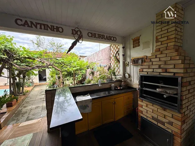 Casa com 300m² 3 quartos e 2 banheiros, à venda, no bairro Parque Tarumã em Maringá