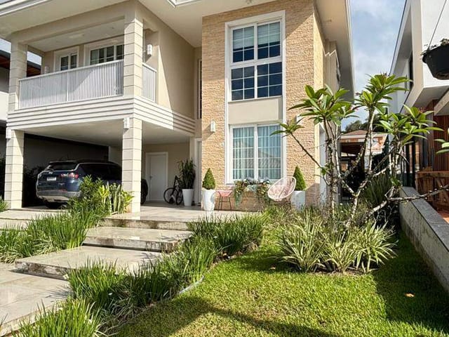 Casa 4 quartos e 5 banheiros, à venda, no bairro Rio do Meio em Itajaí