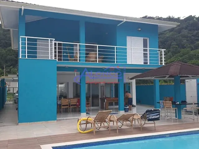 Casa com 400m² 5 quartos e 3 banheiros, à venda, no bairro Mar Verde em Caraguatatuba