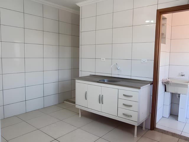 Casa 1 quarto e 1 banheiro, para alugar, no bairro Parque Erasmo Assunção em Santo André