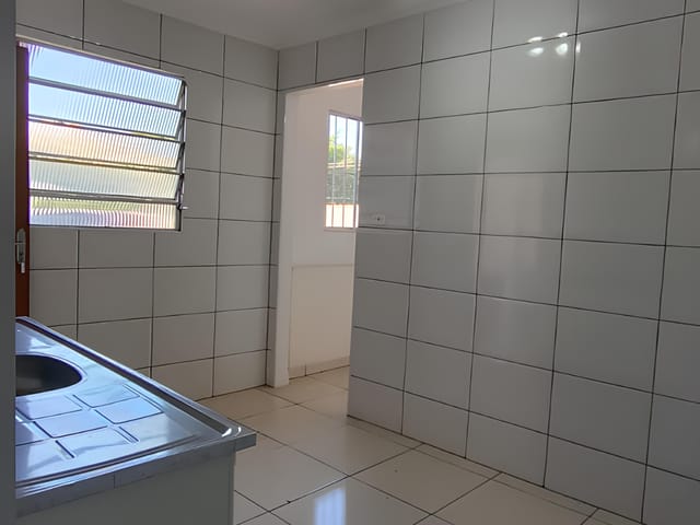 Casa 1 quarto e 1 banheiro, para alugar, no bairro Parque Erasmo Assunção em Santo André