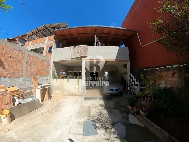 Casa com 250m² 4 quartos e 2 banheiros, à venda, no bairro Petrópolis (Barreiro) em Belo Horizonte