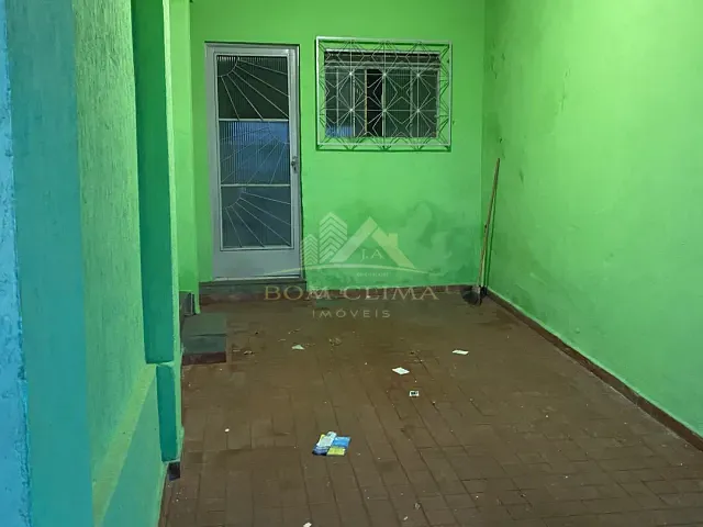 Casa 2 quartos e 1 banheiro, para alugar, no bairro São Tarcísio em Juiz de Fora