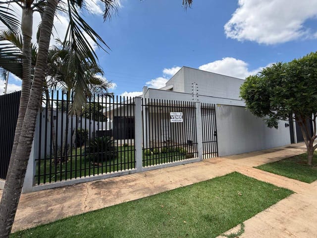 Foto do Casa - Venda | Casa com 230,00 m² de construção e terreno 398,36 m², 4 dormitório(s), ampla área gourmet com piscina.  Na parte alta do Jardim Monte Rei, Maringá | Benites & Gonzaga Imóveis