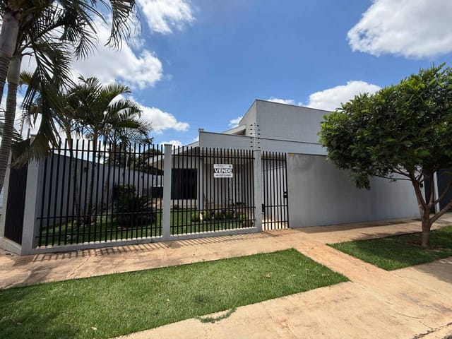 Foto do Casa - Venda | Casa com 230,00 m² de construção e terreno 398,36 m², 4 dormitório(s), ampla área gourmet com piscina.  Na parte alta do Jardim Monte Rei, Maringá | Benites & Gonzaga Imóveis