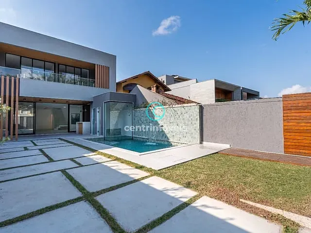 Casa com 350m² 4 quartos e 6 banheiros, à venda, no bairro Barra da Tijuca em Rio de Janeiro