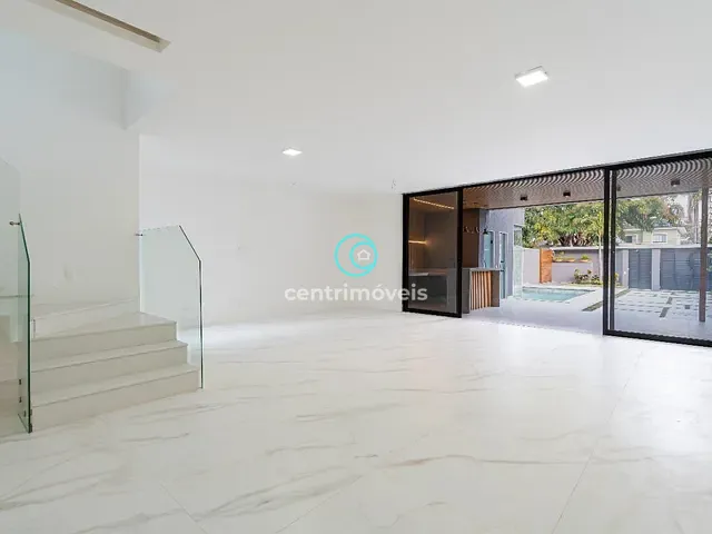 Casa com 350m² 4 quartos e 6 banheiros, à venda, no bairro Barra da Tijuca em Rio de Janeiro