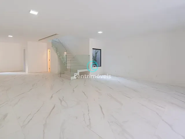 Casa com 350m² 4 quartos e 6 banheiros, à venda, no bairro Barra da Tijuca em Rio de Janeiro