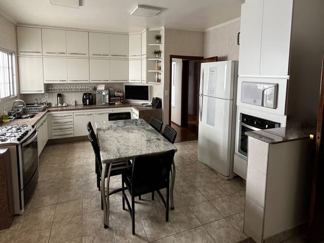 Casa com 275m² 3 quartos e 2 banheiros, à venda, no bairro Centro em Franca