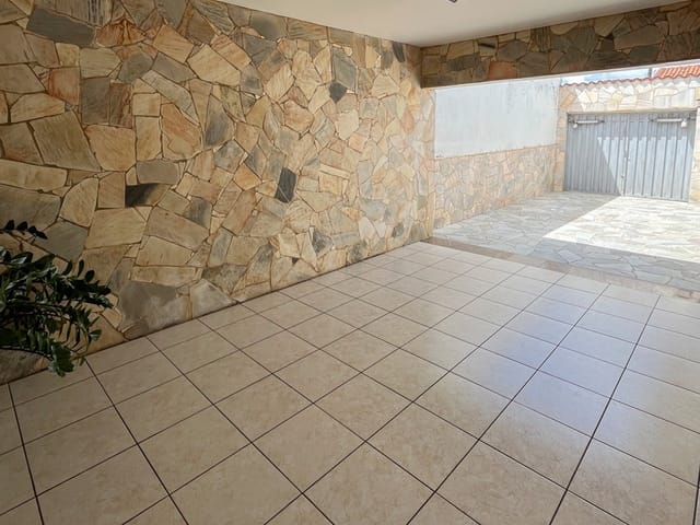 Casa com 275m² 3 quartos e 2 banheiros, à venda, no bairro Centro em Franca