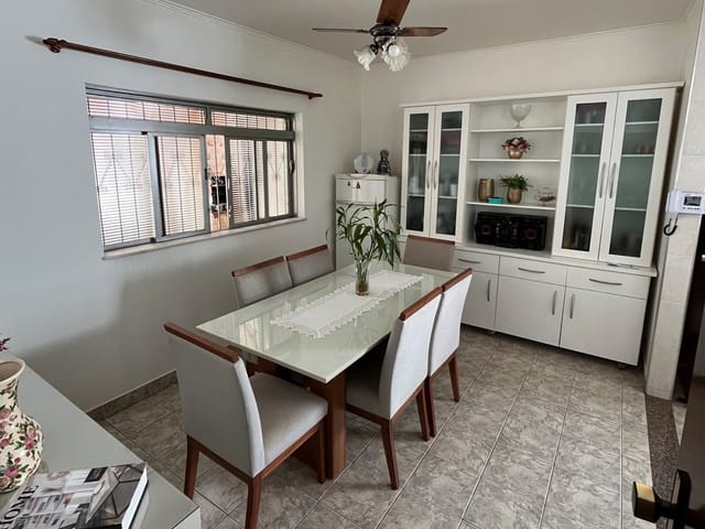 Casa com 275m² 3 quartos e 2 banheiros, à venda, no bairro Centro em Franca