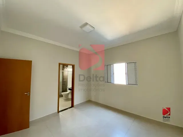 Casa com 205m² 3 quartos e 2 banheiros, à venda, no bairro Jardim Ferrarezzi em Pirassununga