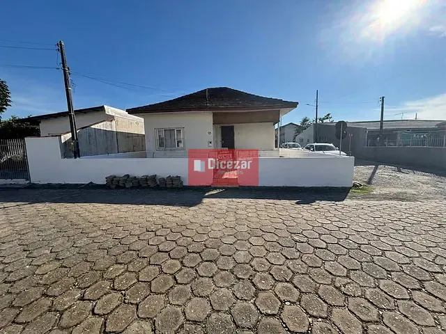 Casa 3 quartos e 1 banheiro, à venda, no bairro Praia de Armação em Penha