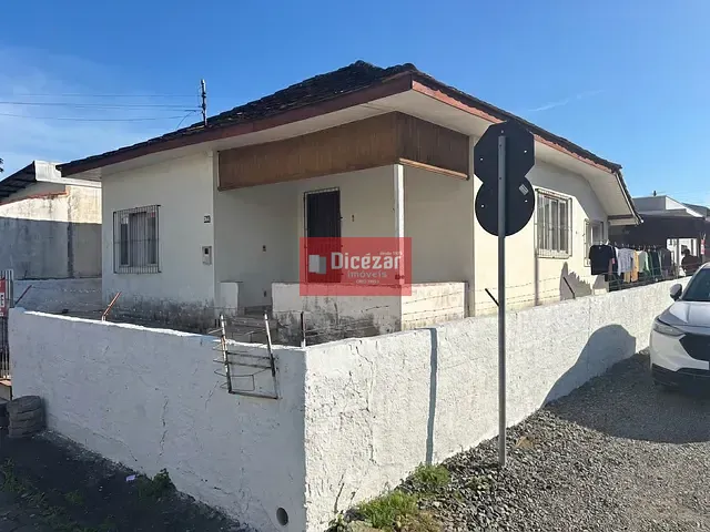 Casa 3 quartos e 1 banheiro, à venda, no bairro Praia de Armação em Penha