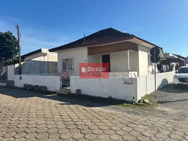Casa 3 quartos e 1 banheiro, à venda, no bairro Praia de Armação em Penha