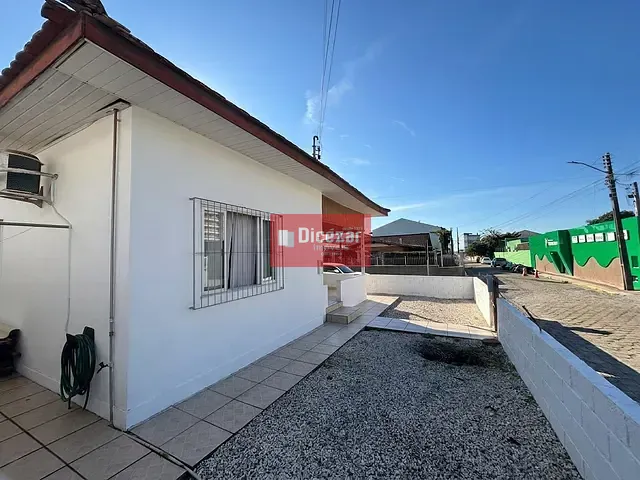 Casa 3 quartos e 1 banheiro, à venda, no bairro Praia de Armação em Penha