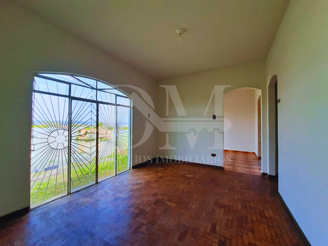 Casa com 250m² 2 quartos e 1 banheiro, à venda, no bairro Vila Nova em Jaguariaíva