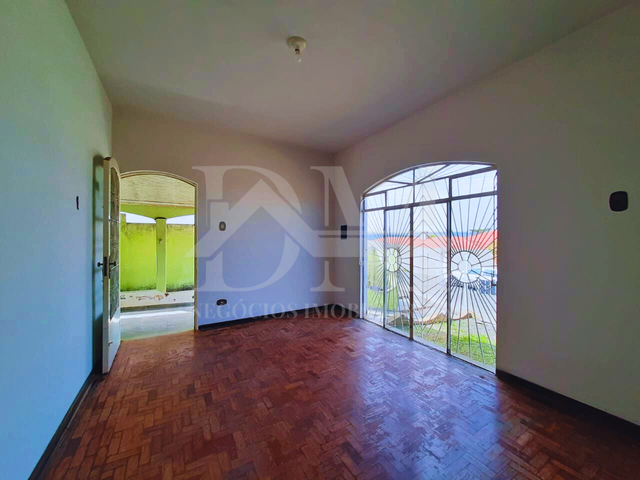 Casa com 250m² 2 quartos e 1 banheiro, à venda, no bairro Vila Nova em Jaguariaíva