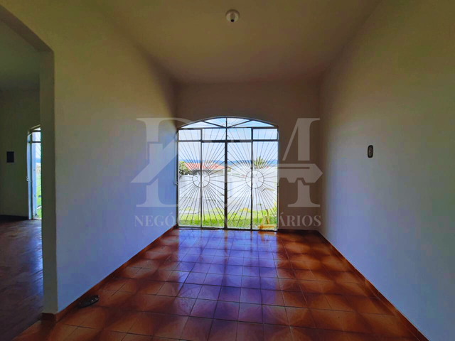 Casa com 250m² 2 quartos e 1 banheiro, à venda, no bairro Vila Nova em Jaguariaíva