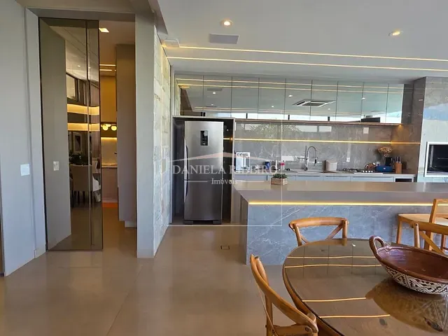 Casa com 2600m² 6 quartos e 7 banheiros, à venda, no bairro Recanto do Salto em Londrina