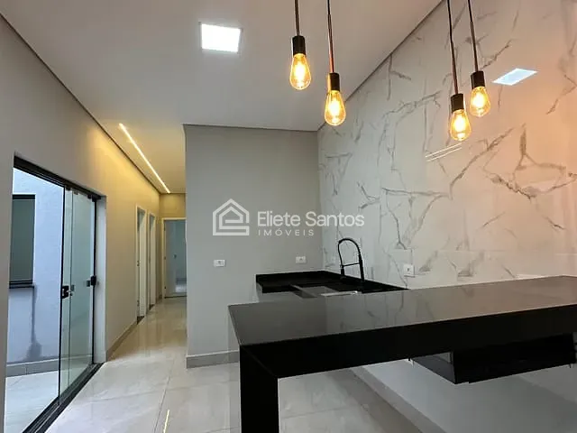Casa com 129m² 3 quartos e 2 banheiros, à venda, no bairro Vila Pântano II em Santa Bárbara D'Oeste