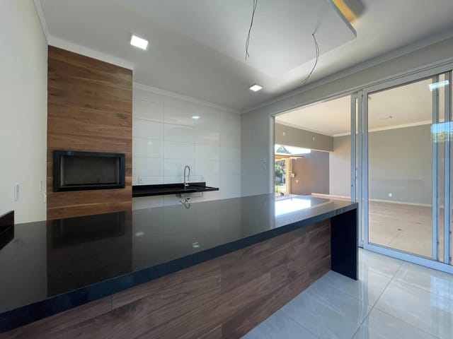 Casa com 200m² 3 quartos e 2 banheiros, à venda, no bairro Vila Esperança em Dourados