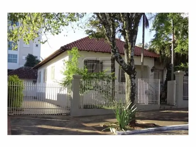 Casa com 560m² 4 quartos e 2 banheiros, à venda, no bairro Centro em Cambé