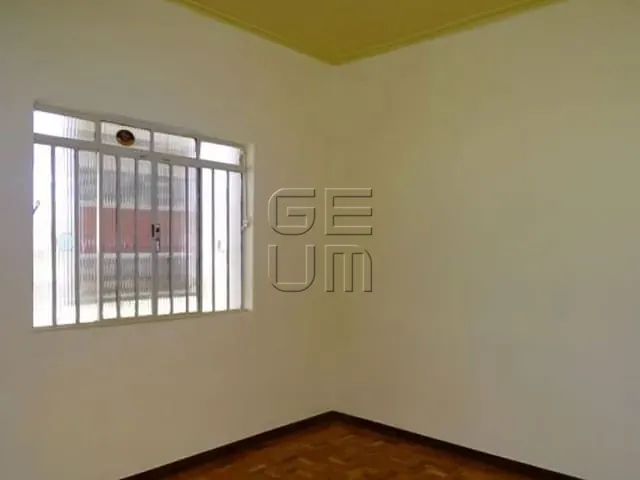 Casa com 560m² 4 quartos e 2 banheiros, à venda, no bairro Centro em Cambé
