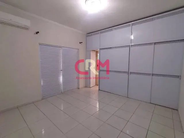 Casa com 250m² 3 quartos e 2 banheiros, para alugar, no bairro Jardim Pagliuso em Taquaritinga