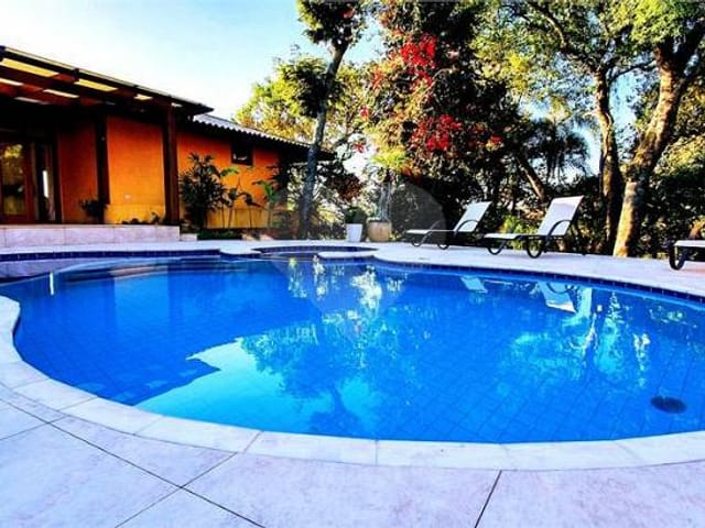 Casa com 5000m² 5 quartos e 8 banheiros, à venda, no bairro Ivoturucaia em Jundiaí