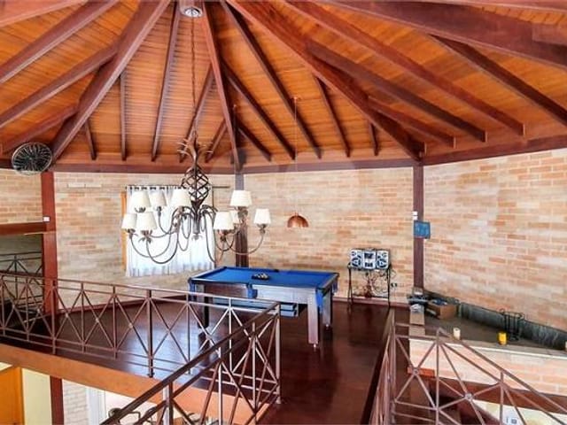 Casa com 5000m² 5 quartos e 8 banheiros, à venda, no bairro Ivoturucaia em Jundiaí