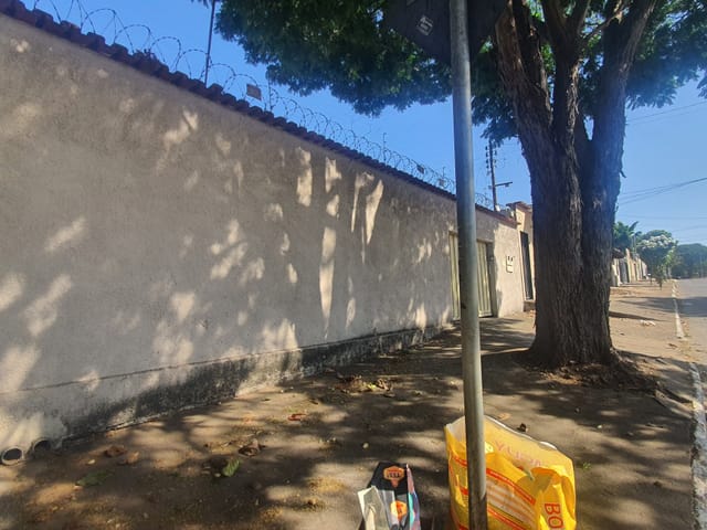 Casa com 360m² 3 quartos e 2 banheiros, à venda, no bairro Setor Leste Universitário em Goiânia