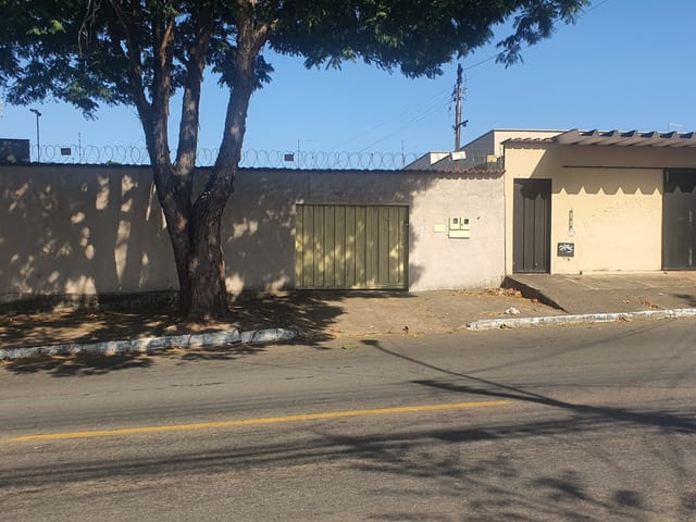 Casa com 360m² 3 quartos e 2 banheiros, à venda, no bairro Setor Leste Universitário em Goiânia