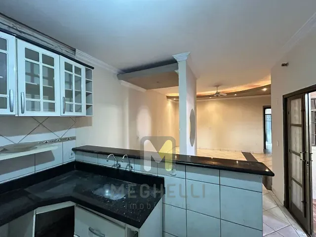 Casa com 250m² 3 quartos e 2 banheiros, à venda, no bairro Jardim Cristina em Serrana