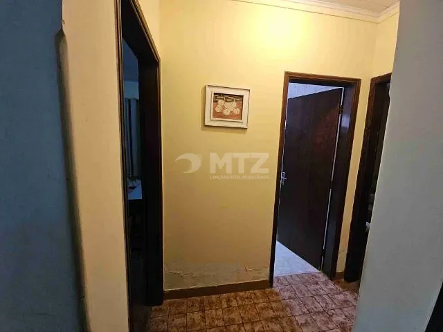 Casa 4 quartos e 2 banheiros, à venda, no bairro Vila Carmelo em Botucatu