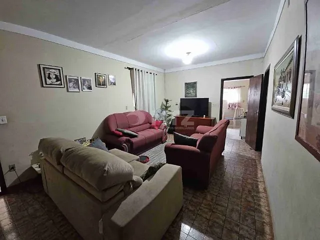 Casa 4 quartos e 2 banheiros, à venda, no bairro Vila Carmelo em Botucatu