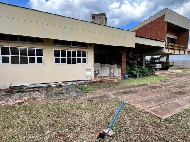 Casa com 4000m² 7 quartos e 1 banheiro, para alugar, no bairro Bela Suiça em Londrina