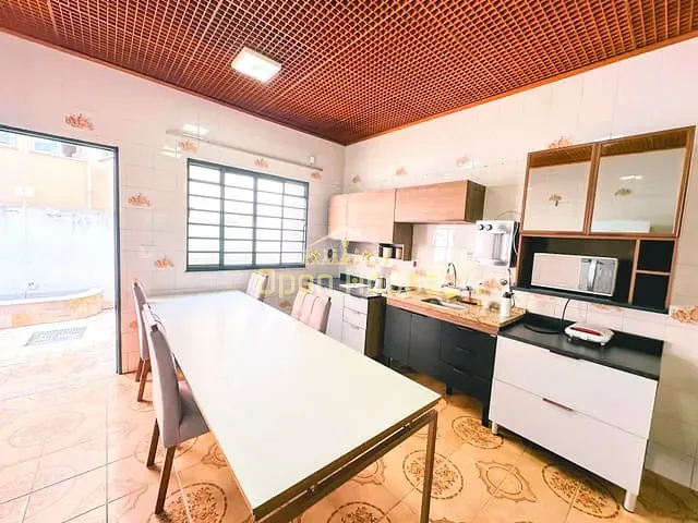 Casa com 342m² 3 quartos e 2 banheiros, à venda, no bairro Laranjal em Volta Redonda