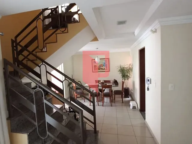Casa com 300m² 4 quartos e 4 banheiros, à venda, no bairro Caiçaras em Belo Horizonte