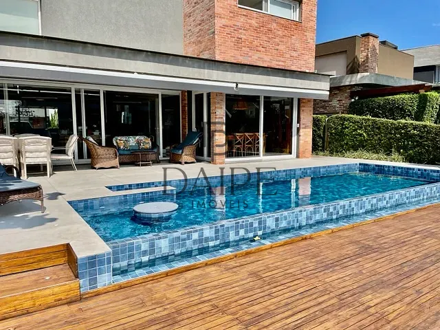 Casa com 1m² 4 quartos e 5 banheiros, à venda, no bairro centro em Xangri-Lá