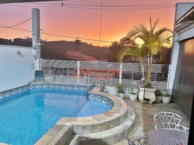 Casa com 250m² 3 quartos e 4 banheiros, à venda, no bairro Centro em Guararema