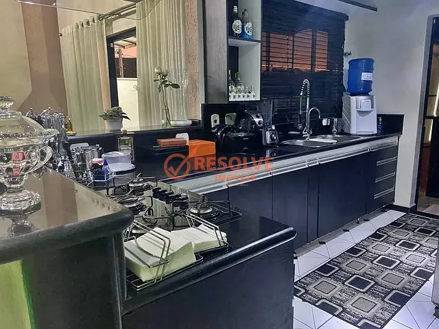 Casa com 250m² 3 quartos e 4 banheiros, à venda, no bairro Centro em Guararema